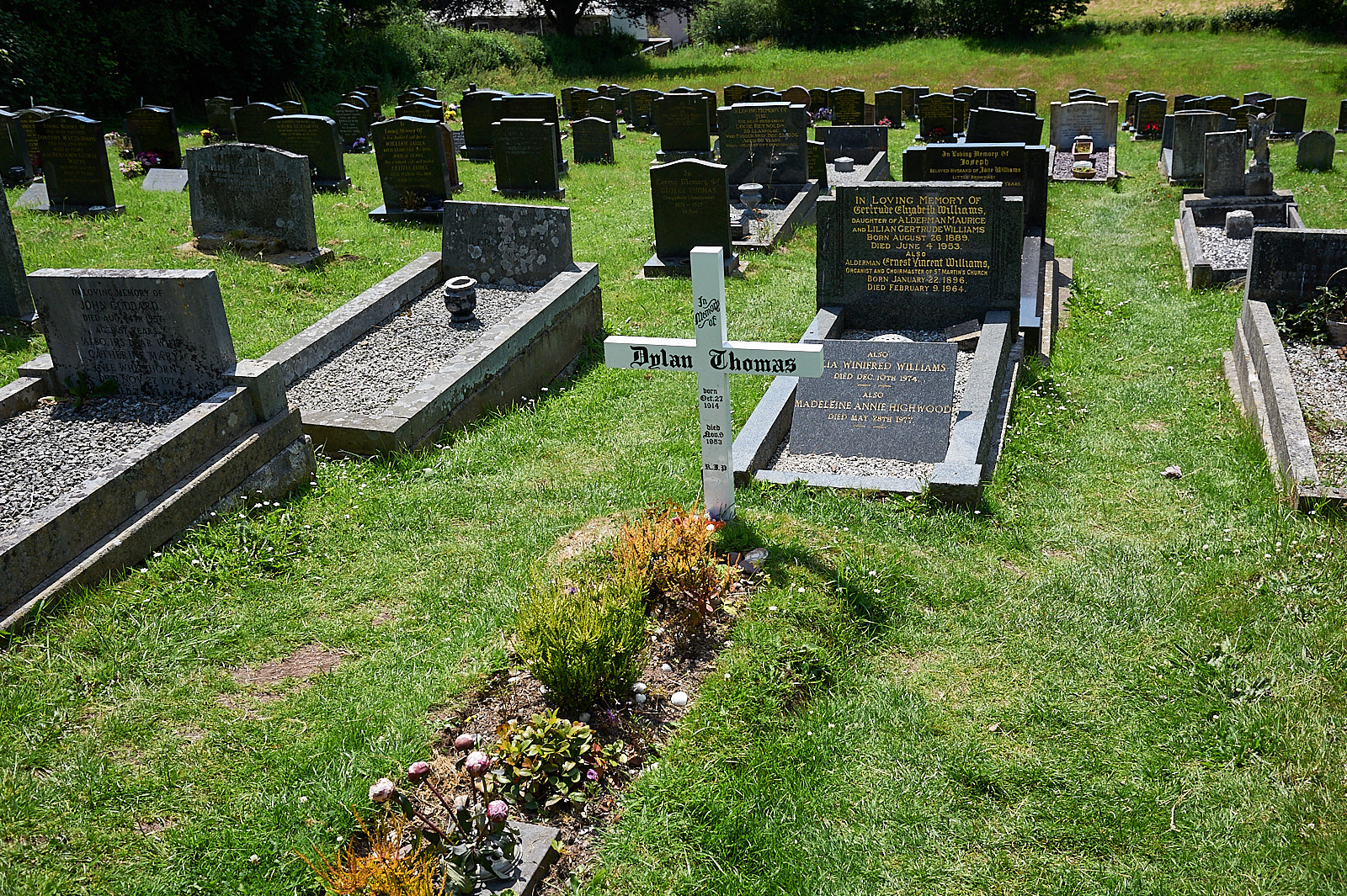 dylan thomas grave