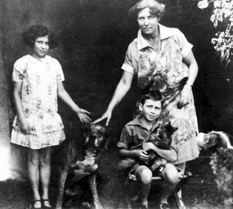 Doris Lessing with her mother