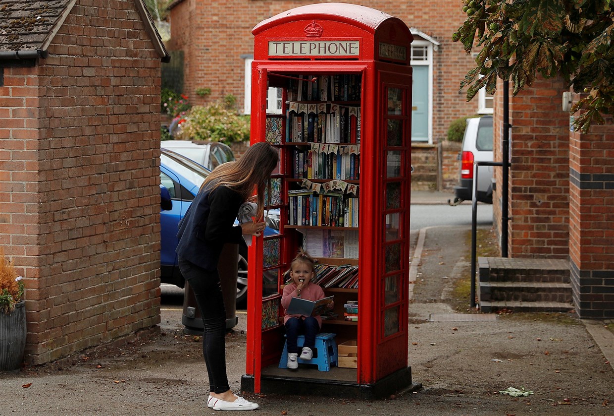 Red Phone Box Library, Long Clawson, England