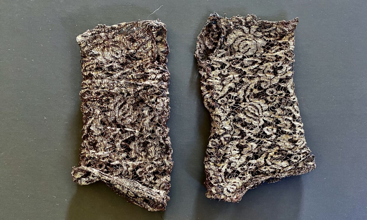 lace mitts