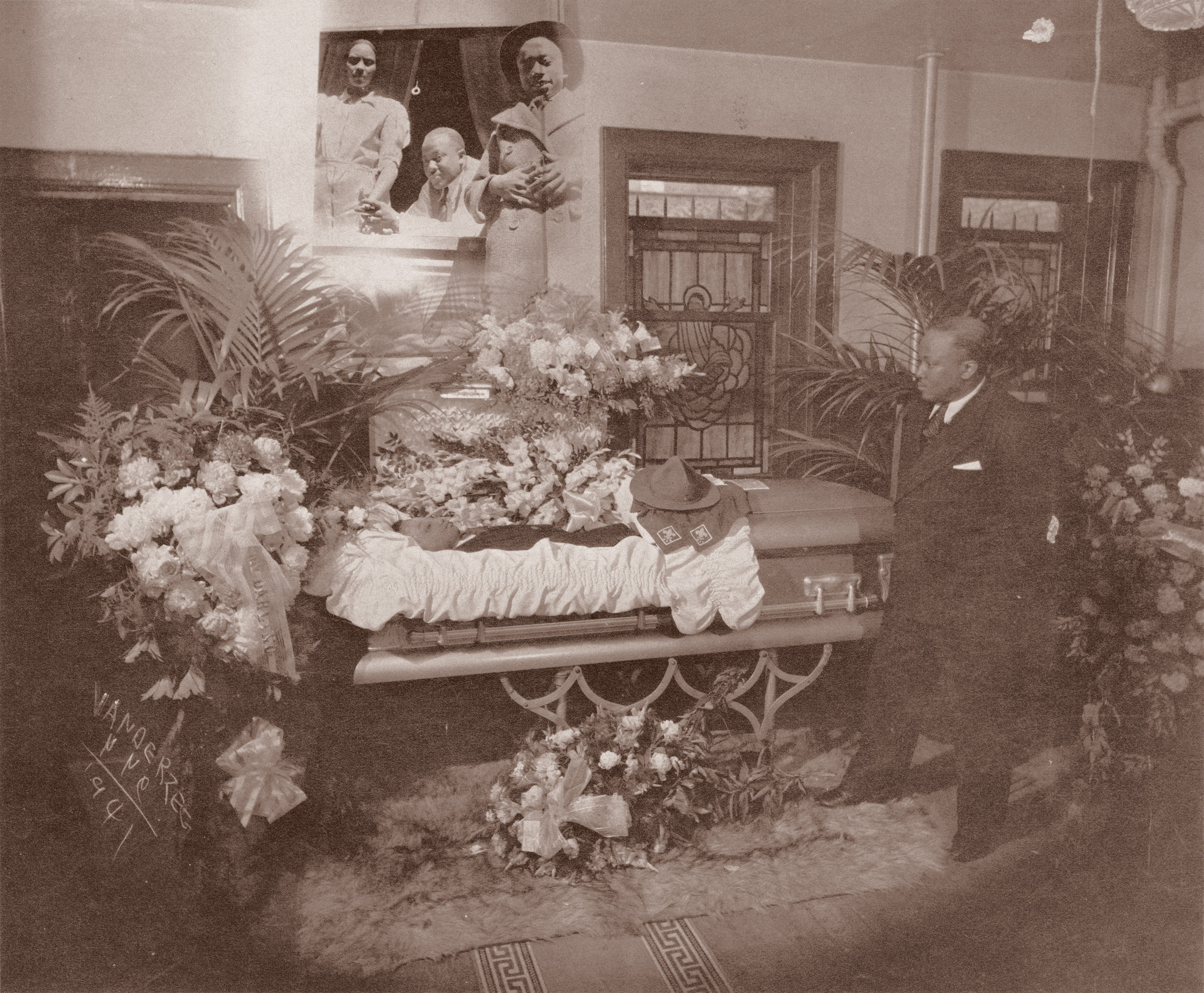Literary Hub » “How Living Are His Portraits of the Dead.” Toni Morrison on the Photography of James Van Der Zee
