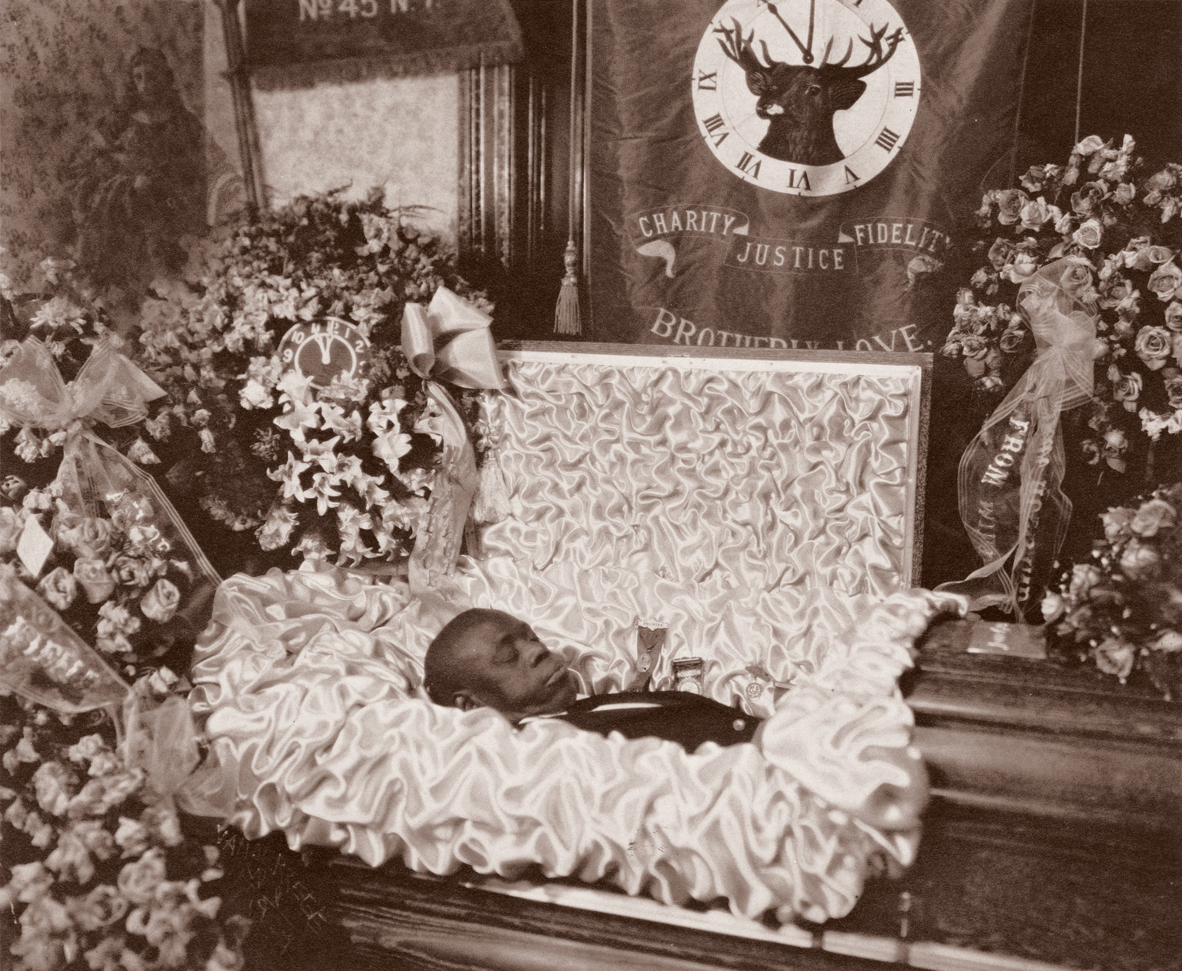Literary Hub » “How Living Are His Portraits of the Dead.” Toni Morrison on the Photography of James Van Der Zee