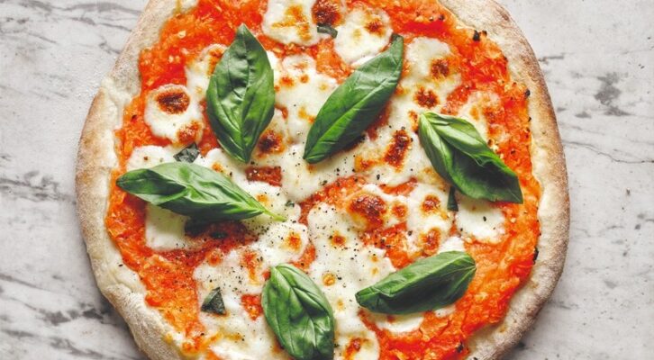 Fit For a Queen: How to Make the Best Pizza Margherita