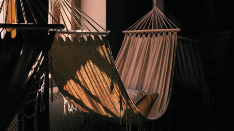 “Expatriate’s Pantoum.” A Poem by Maria Nazos