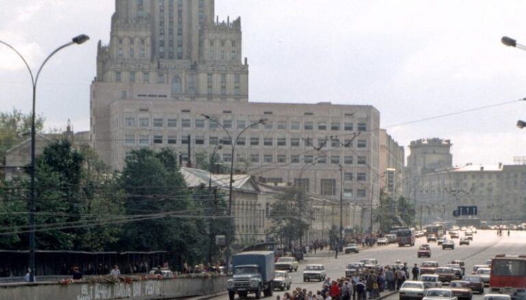 On Waking Up As an American During the Fall of the Soviet Union