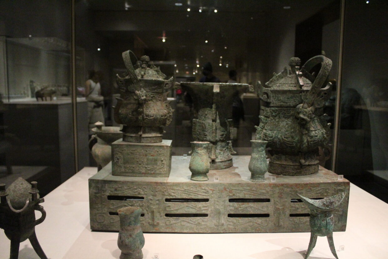 Duanfang's bronze altar set