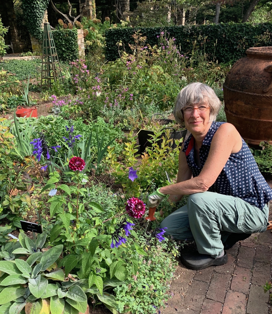 Gardening Can Be Murder by Marta McDowell